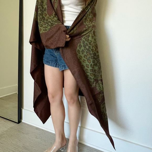 Vintage YSL Mega Silk Scarf in panther print - Picture 11 of 15